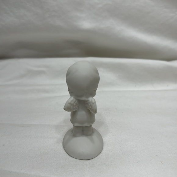 Vintage Mini Angel statue - Picture 3 of 7